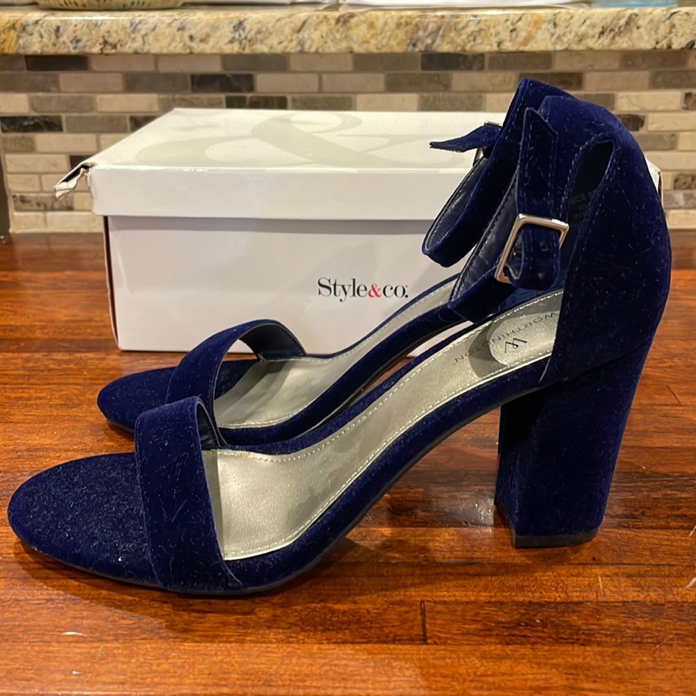 Navy blue velvet block heel
